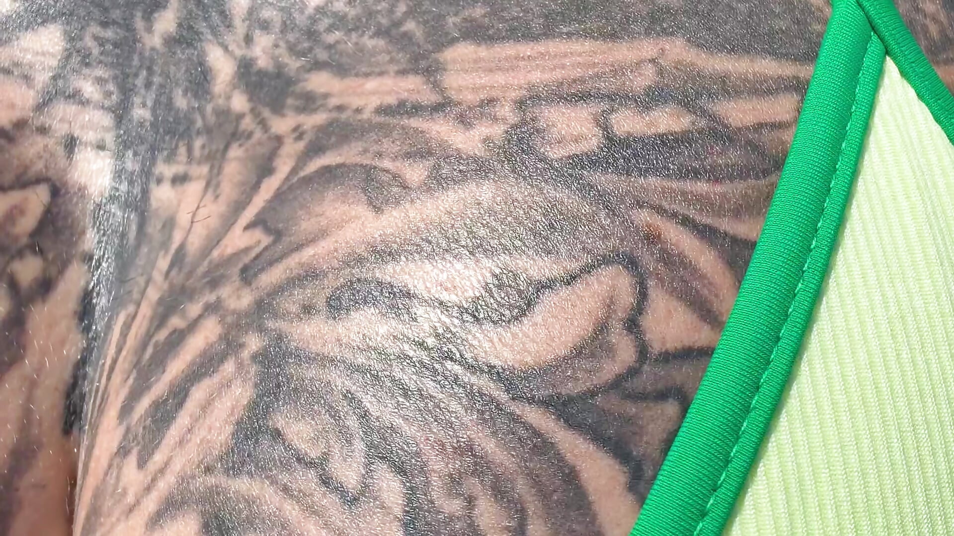 6 STRANGER FLASH TITS 😱 - Video von Inked_lorena Cam-Model