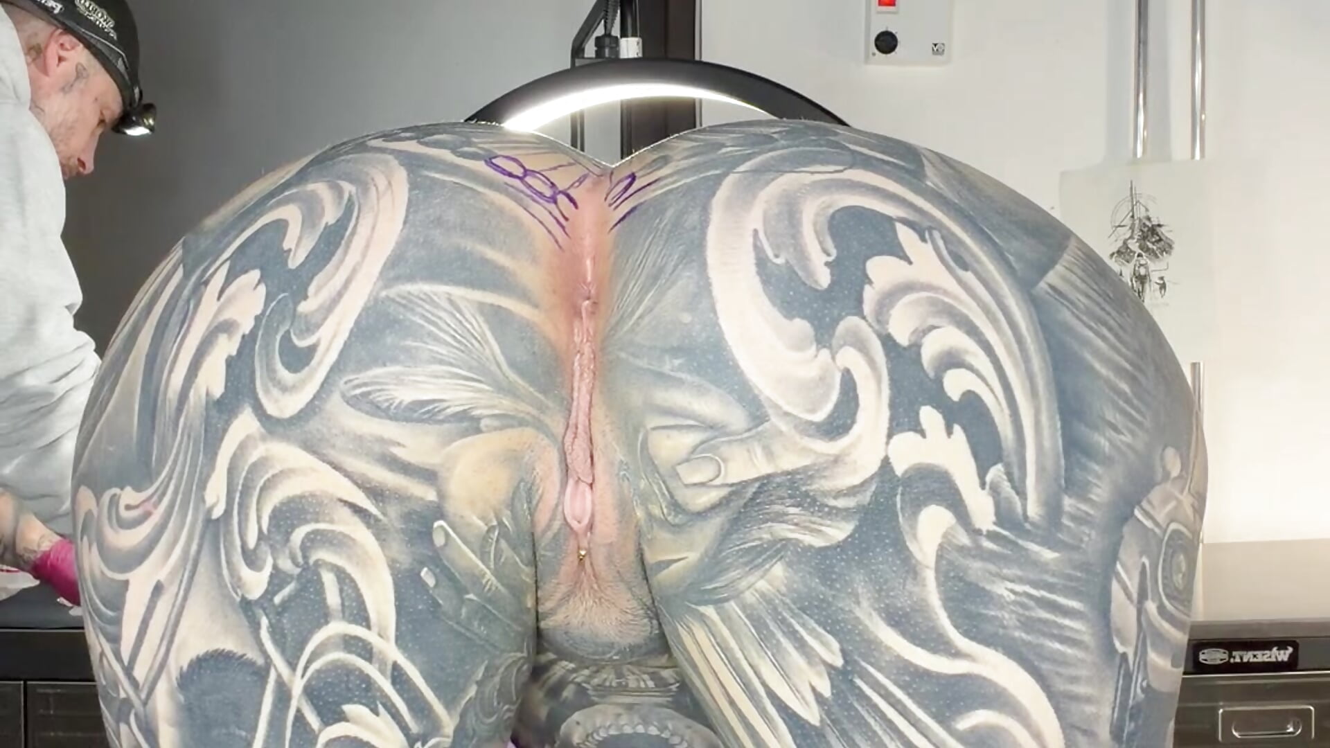 Ass🕳️ tattoo session full length - clip cu Inked_lorena model videochat