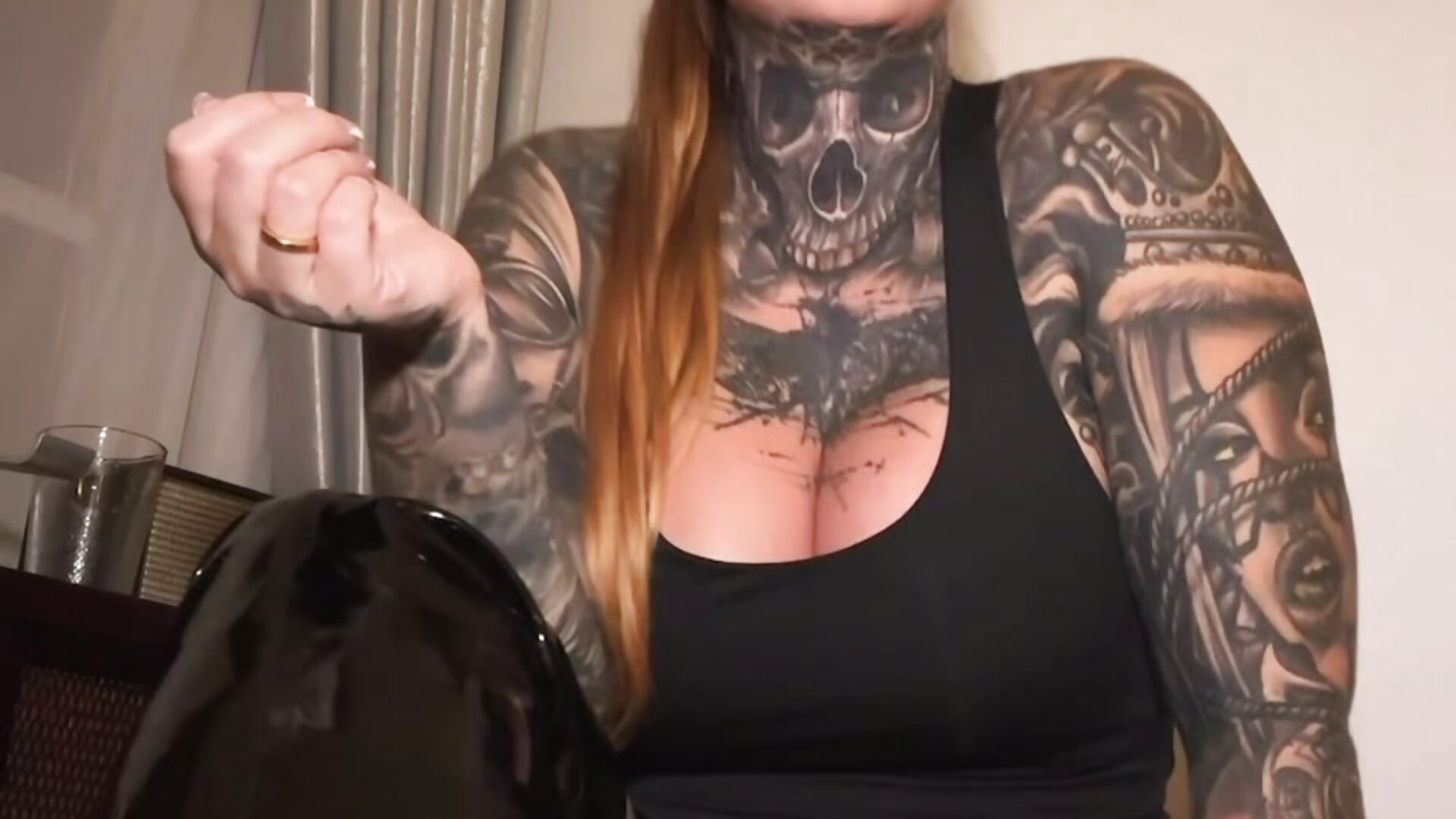 DOMINANT - ZAHLSKLAVE - OVERKNEE LEDERSTIEFEL - video av Inked_lorena cam-modell