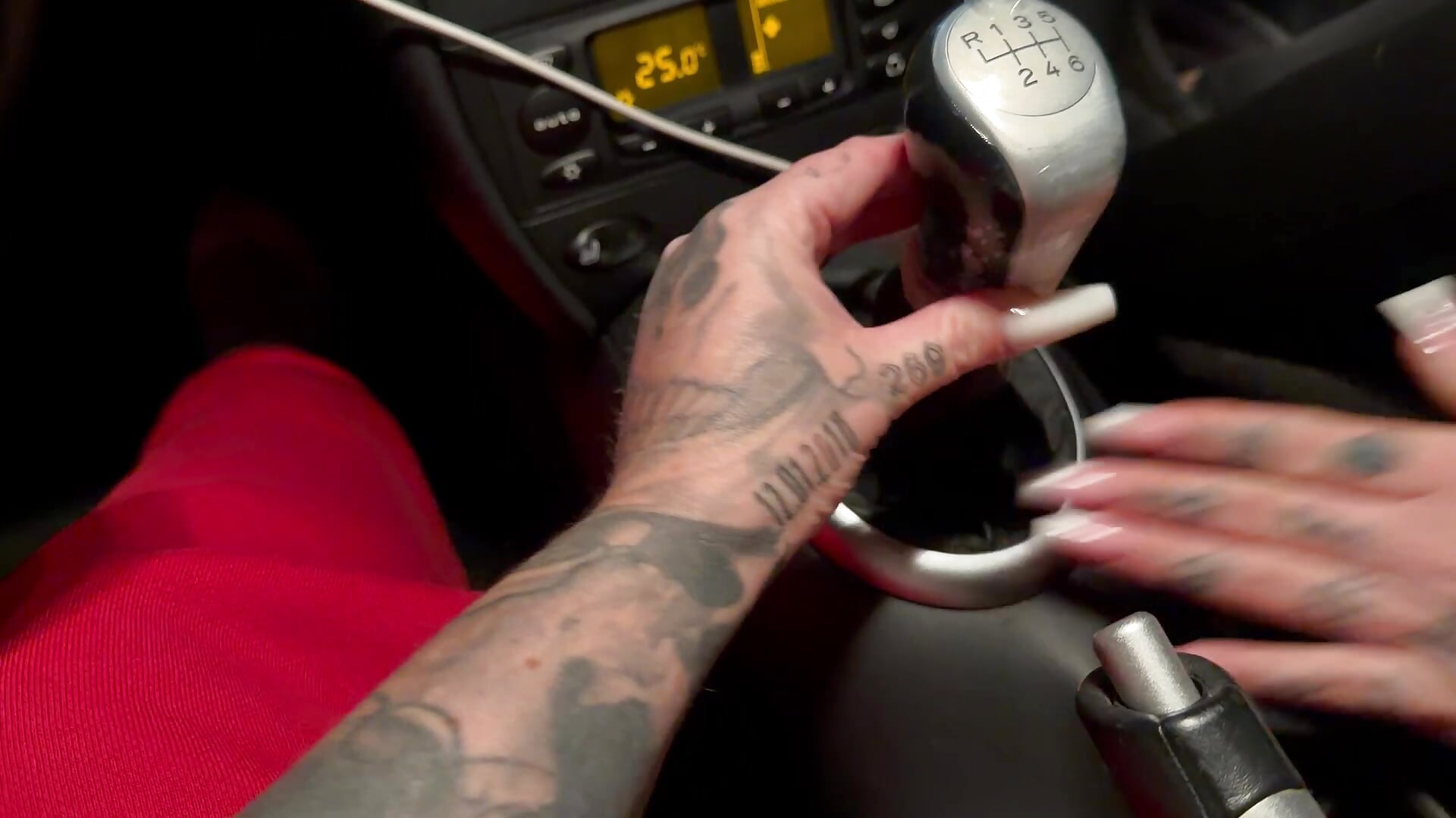 Gearstick fuck in car public place with CoraDiamond - Inked_lorena 캠 모델의 동영상