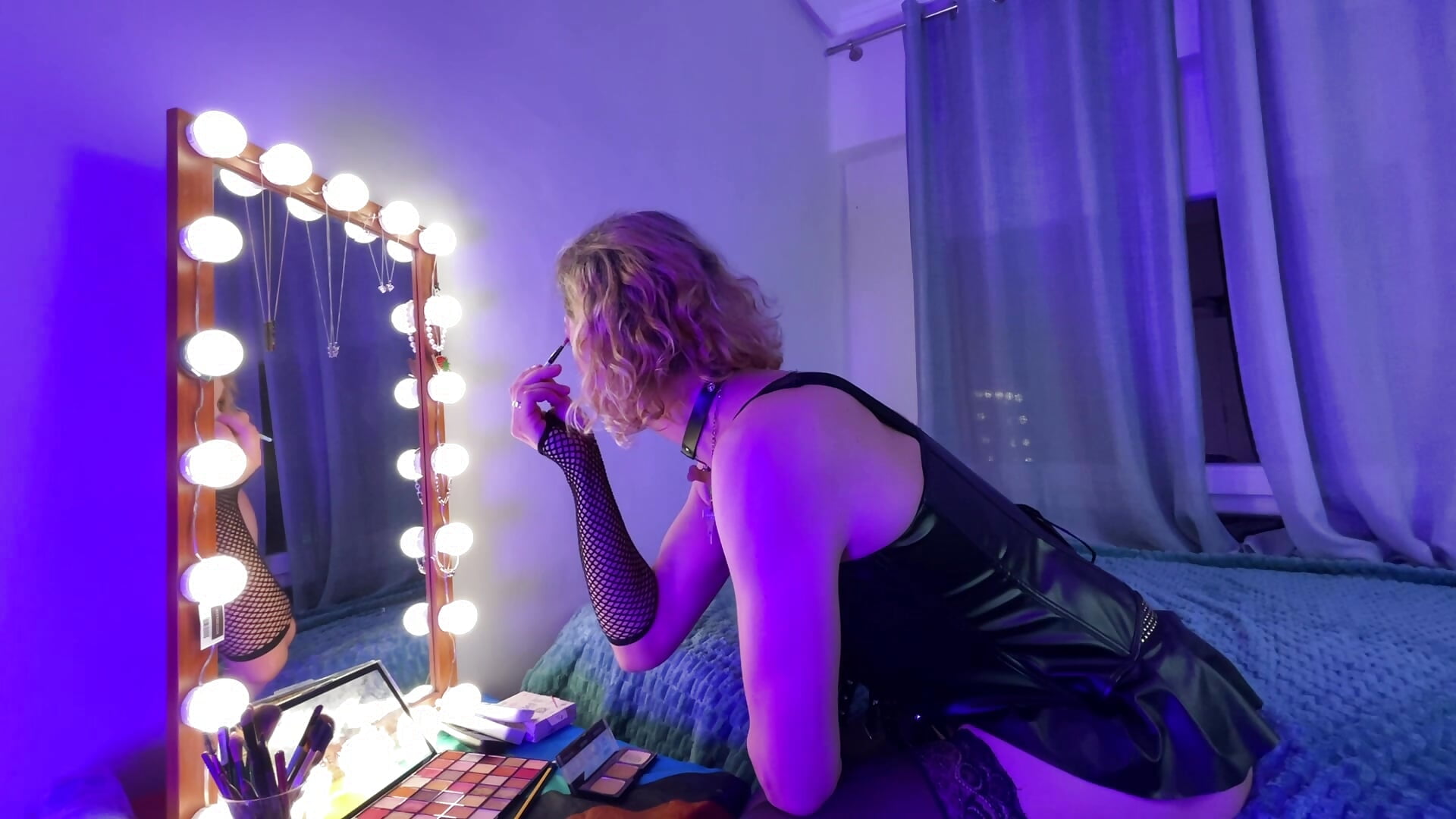 Let me tell a small secret - video by vulgar_wife cam model