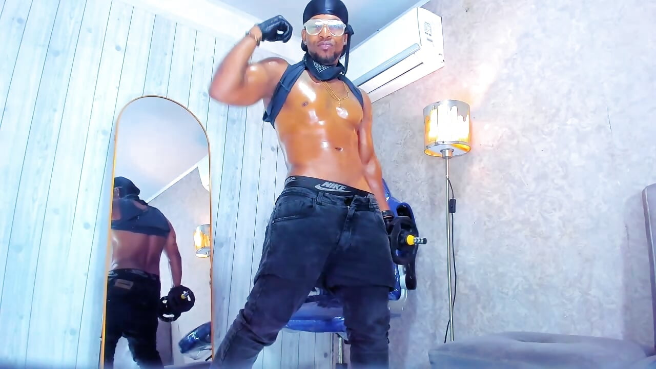 BIG MUSCLES BABE 🔥😈 - video by RicoBrown777_ cam model