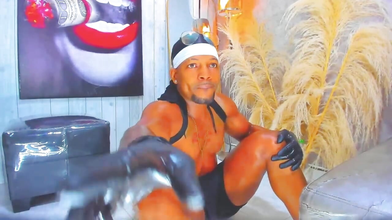 Трендове відео  466 вебкаммоделі RicoBrown777_