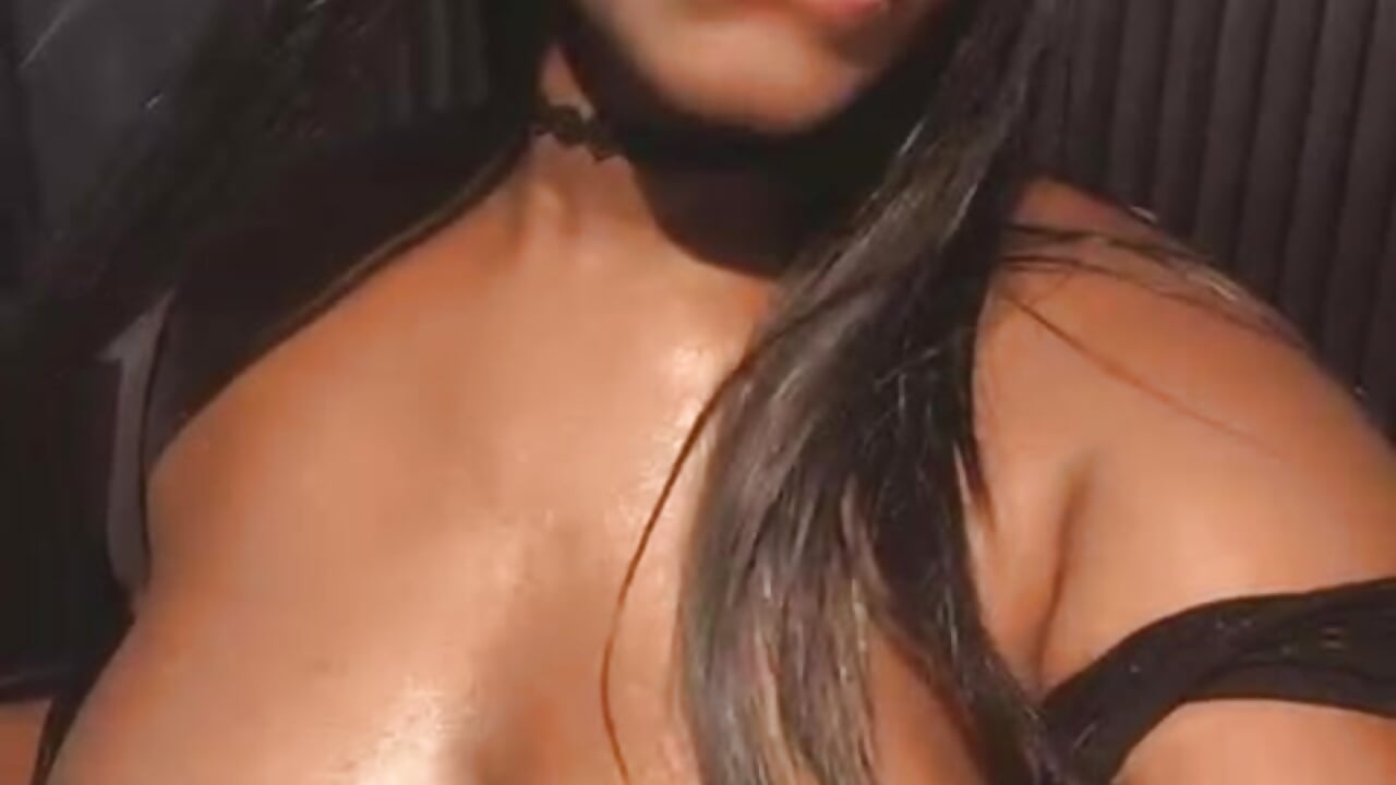 HELLO HELLO - video by SaraiEvans cam model