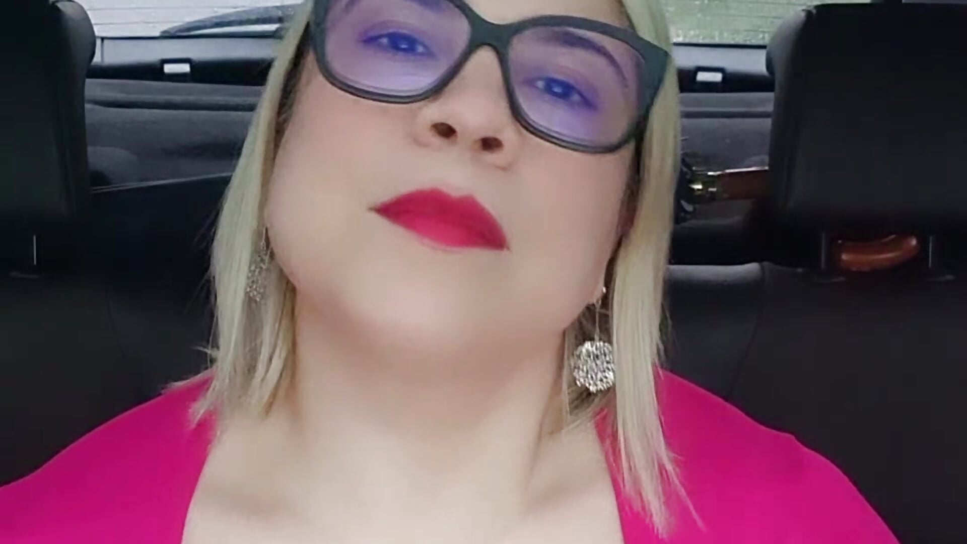 Naughty in the car - MissMaria主播的视频