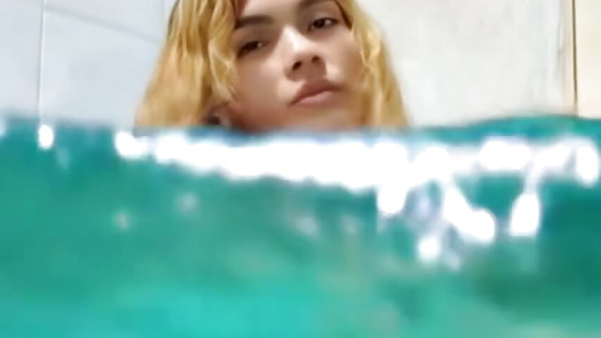 The Barbie in The water - video by xxxBarbie-BIG-CockXX cam model