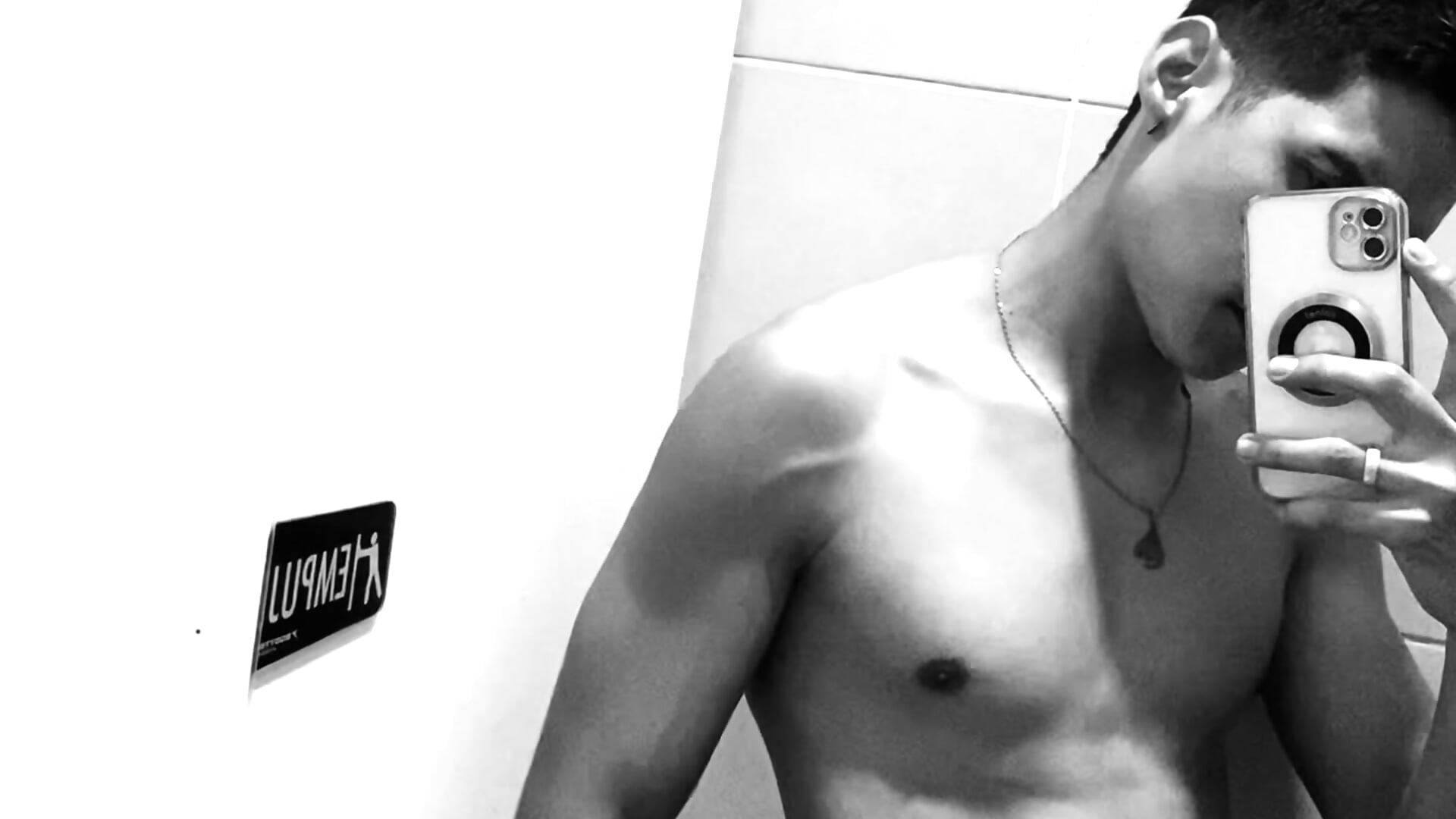 Despues de entrenar …. Before to work out - video by PrinceHabibi cam model