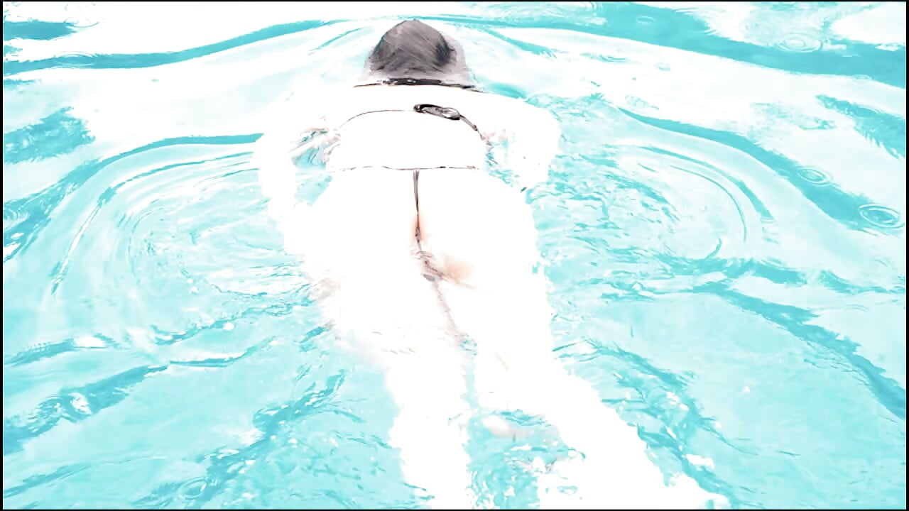 a rich and delicious bath in the pool