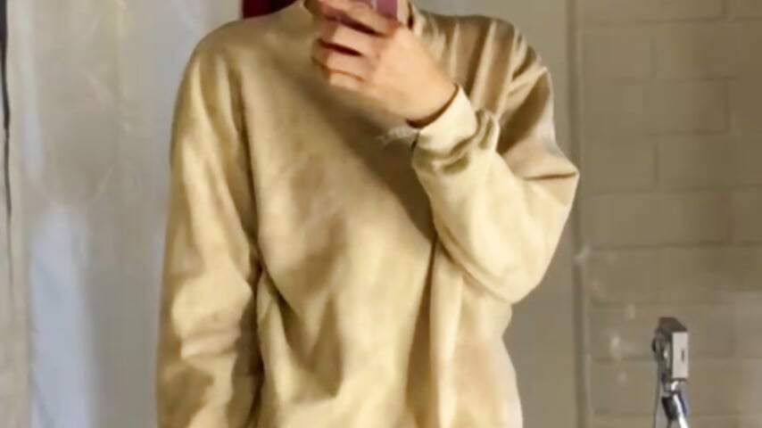 sexy Skirt - video by thommy_thompson cam model