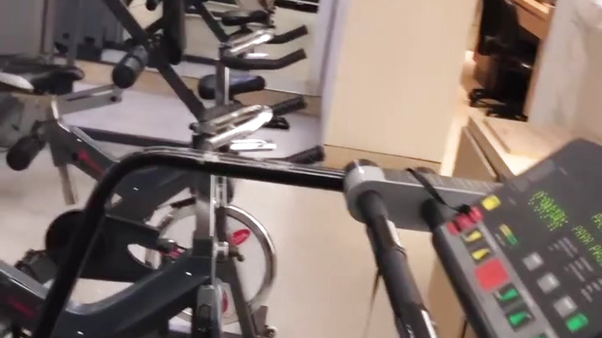 Walking - video by JEAN__TAUREAU cam model