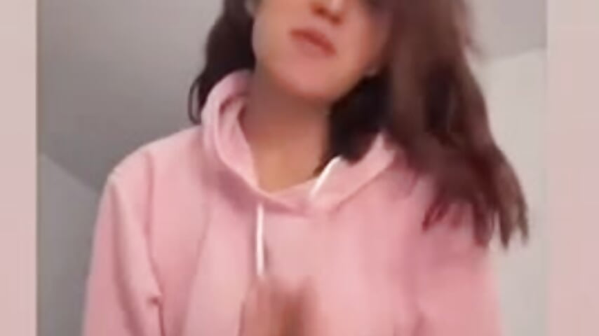 trim,CC760A26-5B5A-4AFE-A30B-CFF68A44DBE9 - відео від вебкаммоделі karolainvalentina