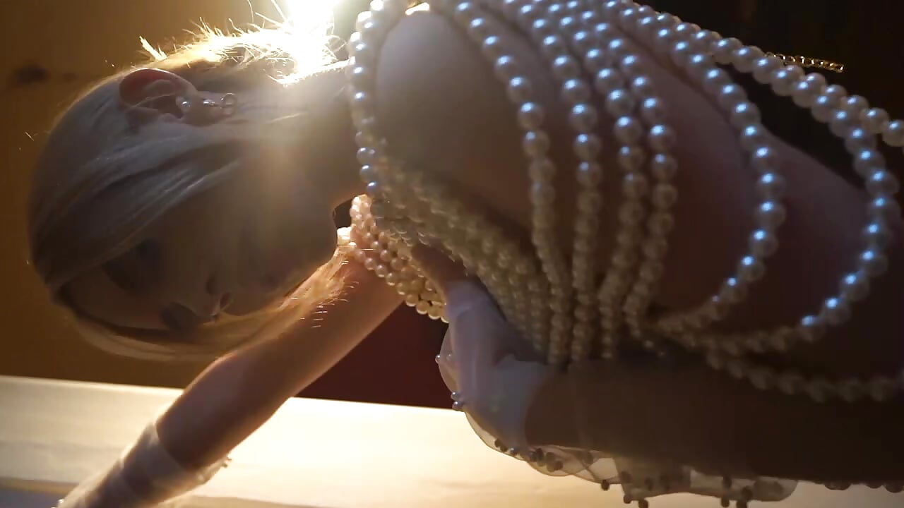 profile-intro-video-1713691526 - video by chloe_moormoor cam model