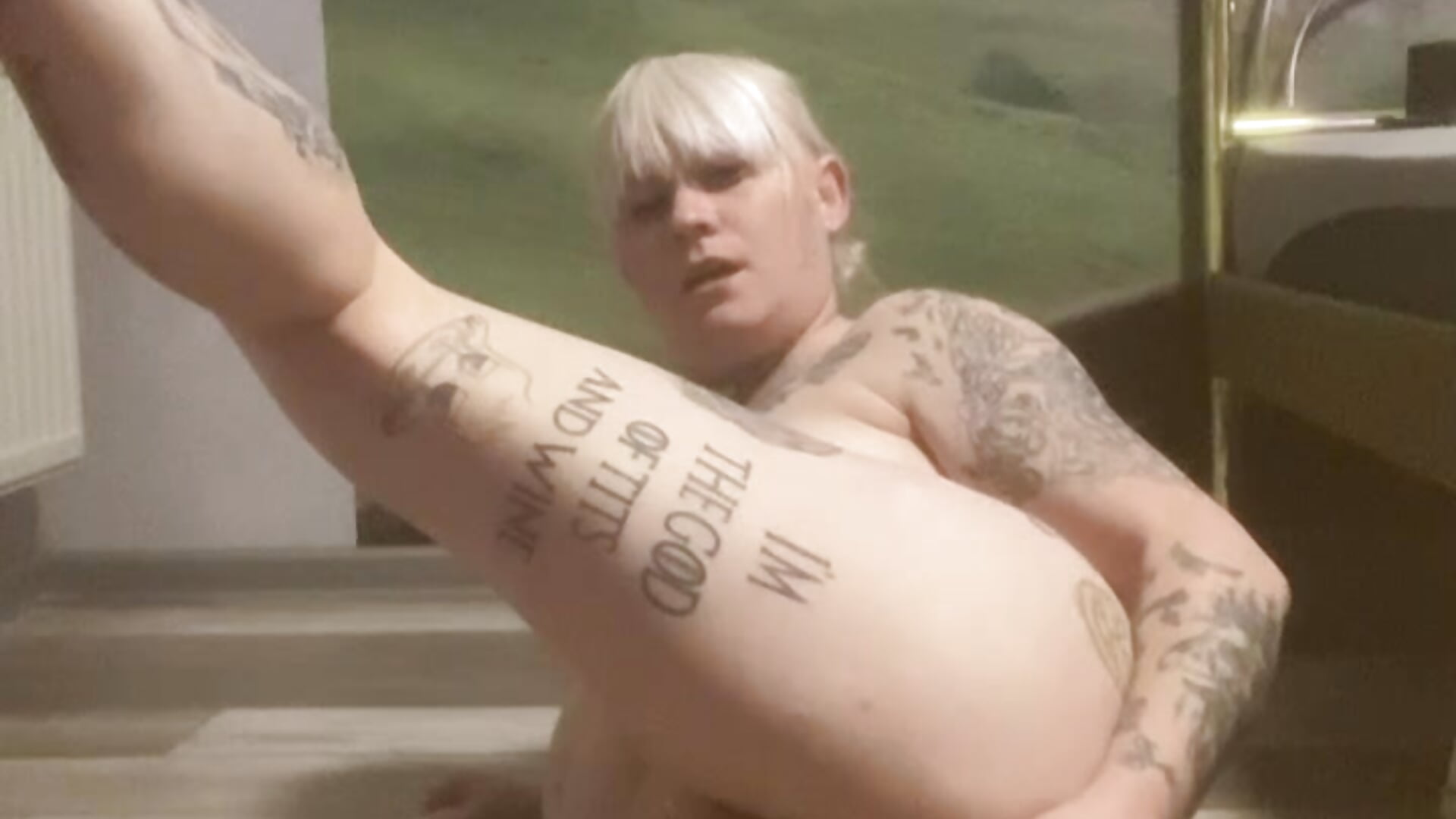 Je me gode la chatte le cul