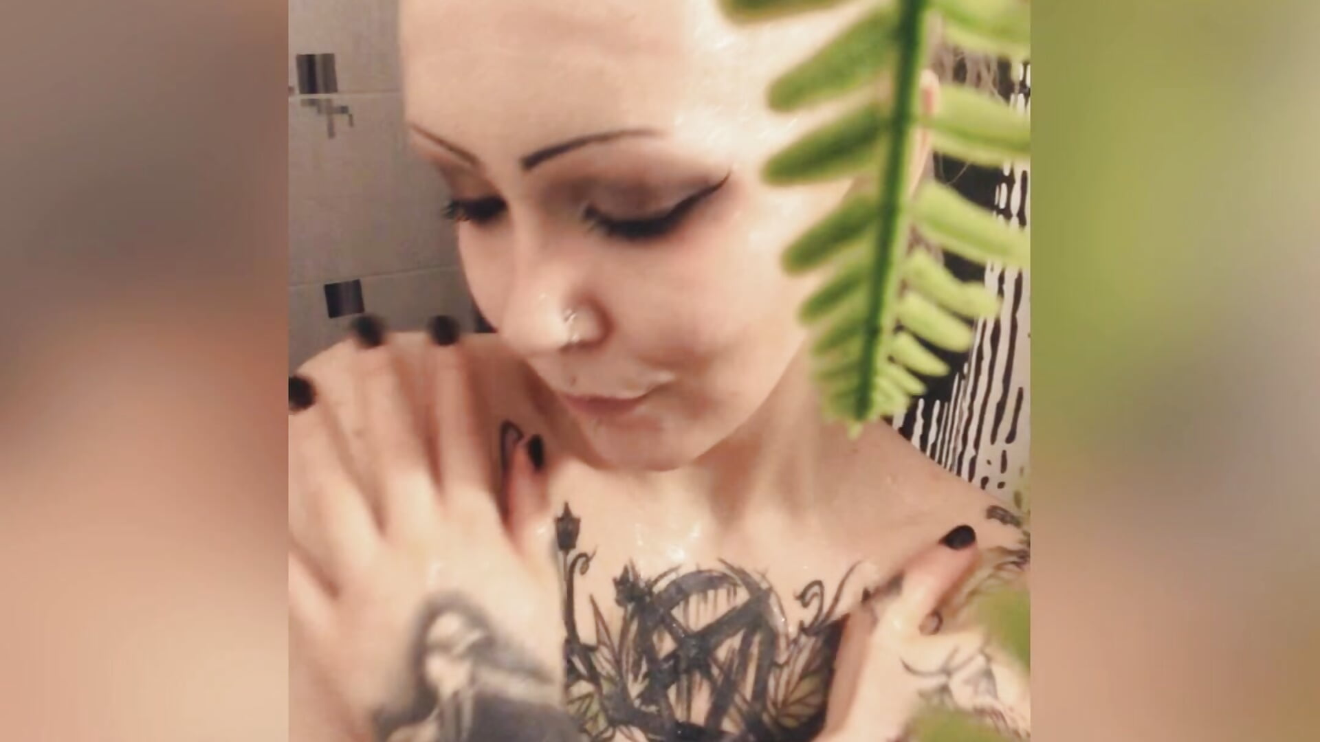 20210522retro_showerflirtingwithvoyeur - video Just_Nona kameramallilta