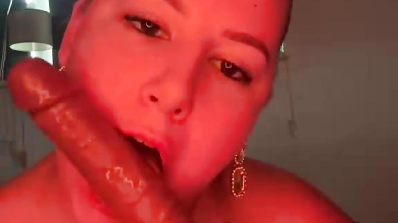 I love to suck my dildo…. I know you like it - video xlinastarrx kameramallilta