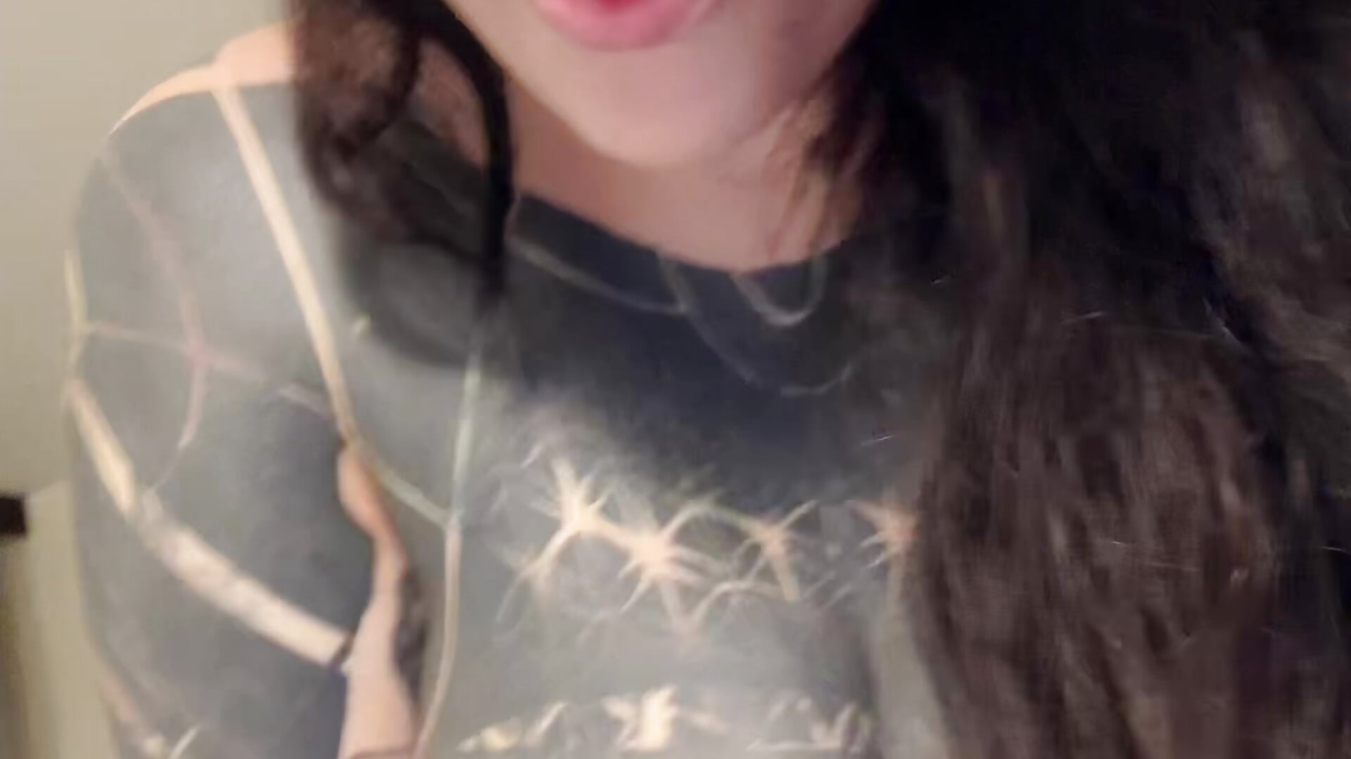 teasing video In a hotel, I ride my dildo, talk dirty, and come in a delicious fountain. - video by angelacianuro_ cam model