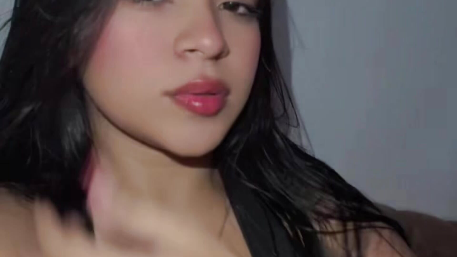 🥰😜 - -VICKKY 캠 모델의 동영상