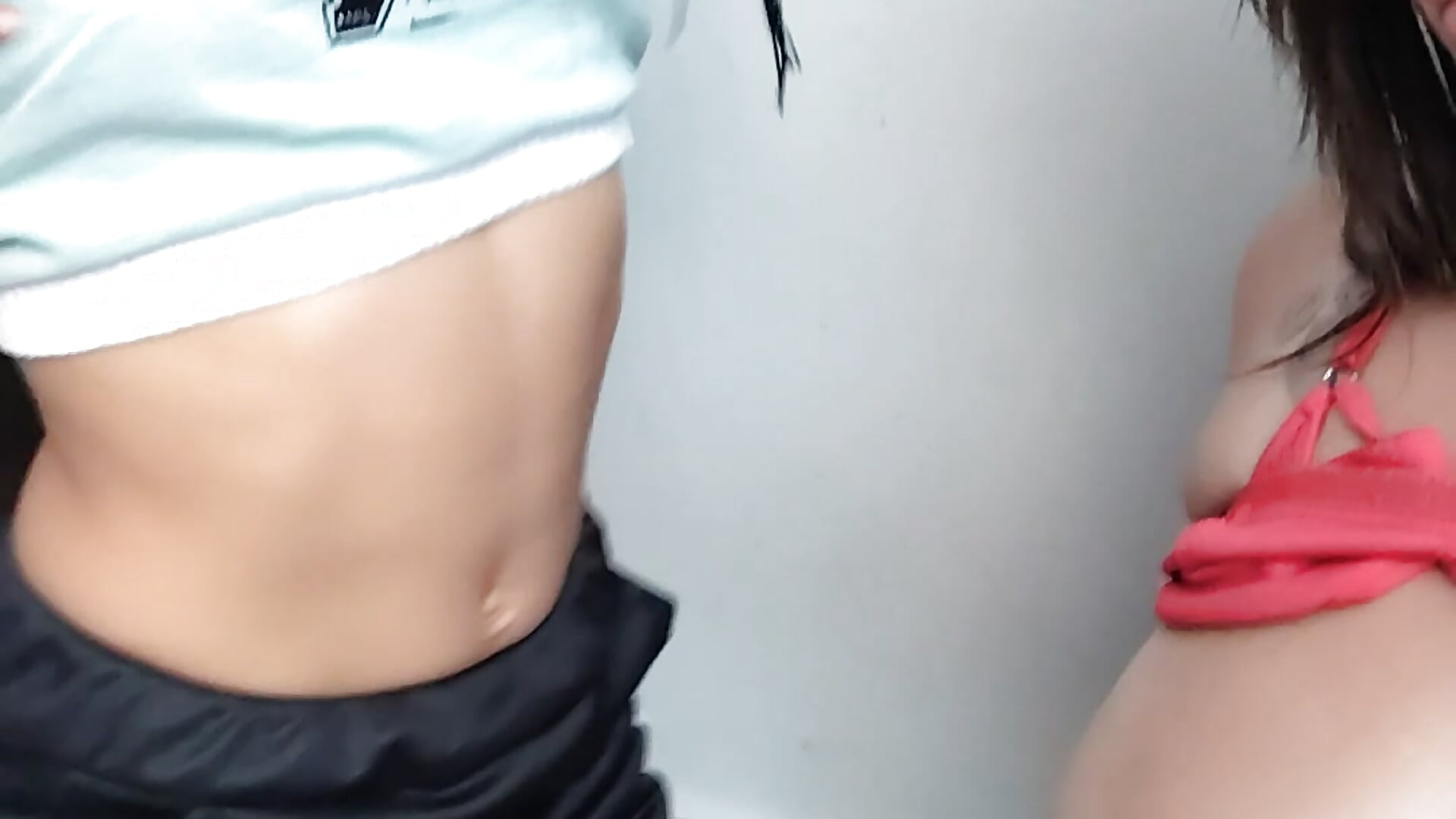 🎈 Spicy Show Lesbian Cousins 💥🔥 - video by Emily_Kooper cam model