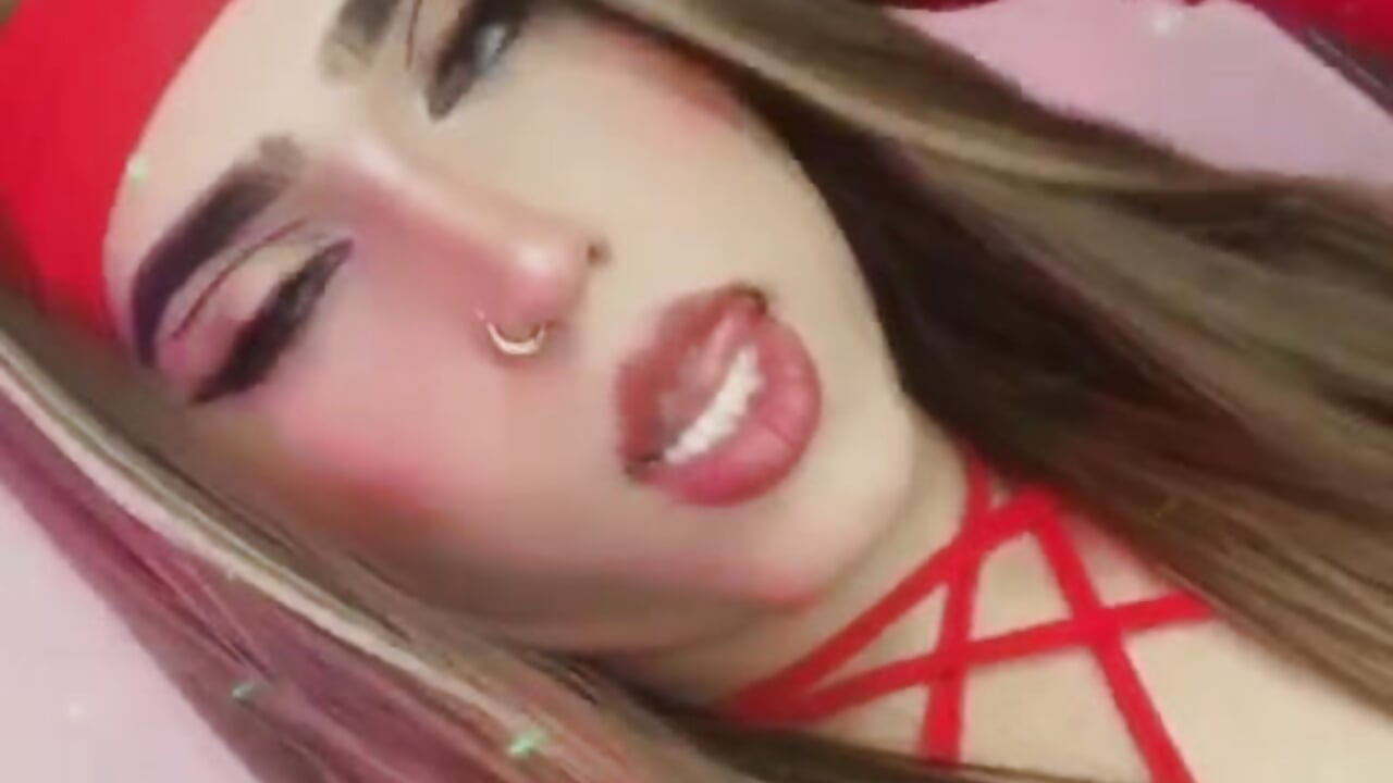How delicious do I look red, or what do you think? ♥ - video di im_mishellbigass