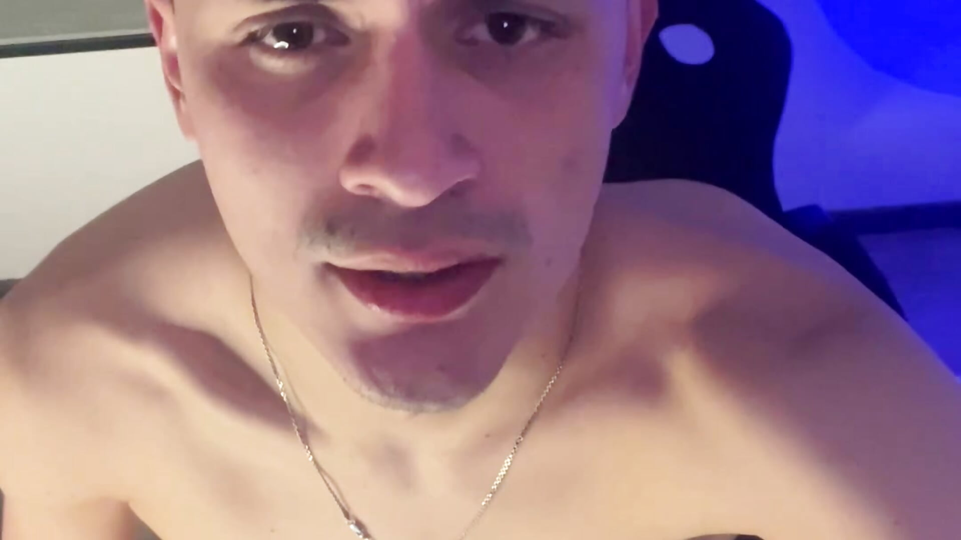 Open ur mouth, I wanna spit