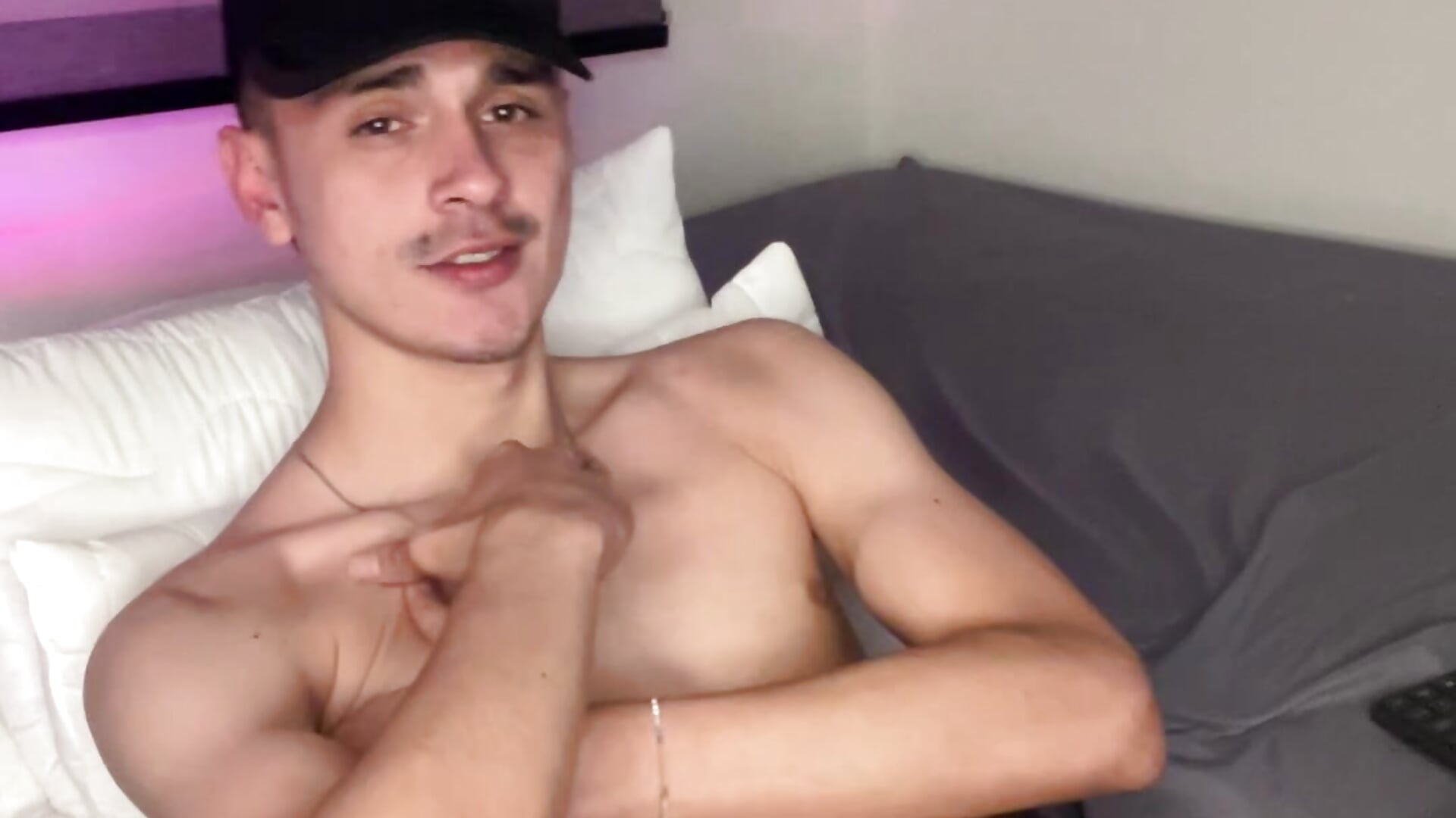 Help me with my hard cock－カメラキャストのbastia_nooooの動画