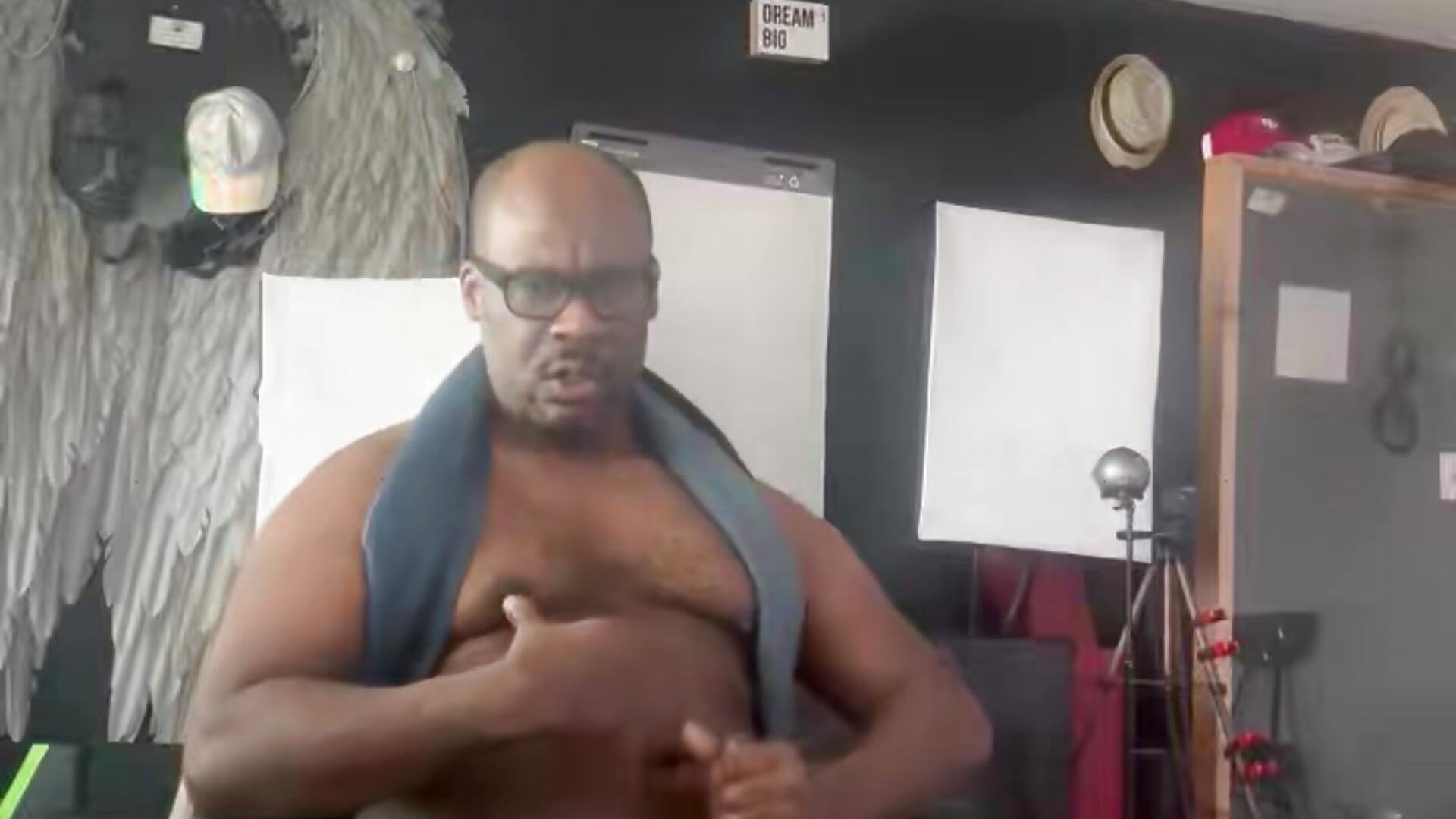 trim_98FBC914-D3AC-4AD3-BFC7-68F3BC353DE5 – видео вебкам-модели bigshh8