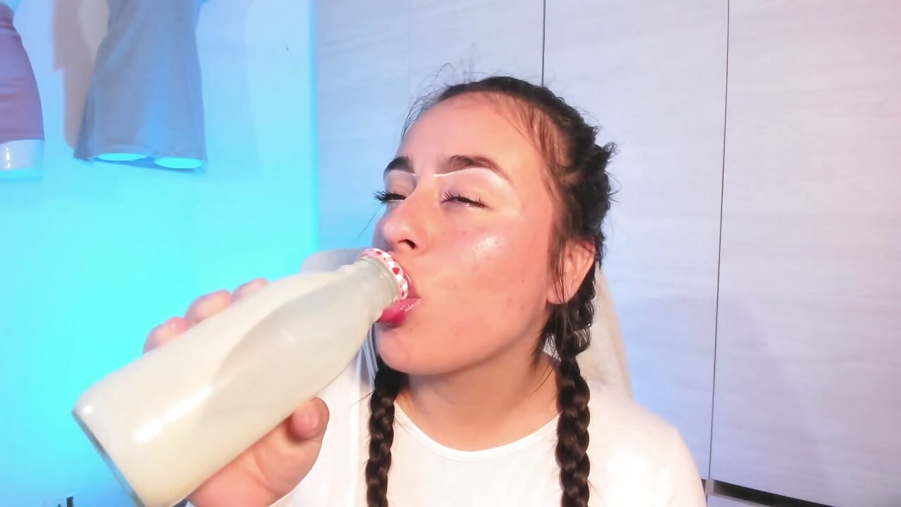 I always keep the cum to then swallow everything mmmm - video by Georgina_1t cam model