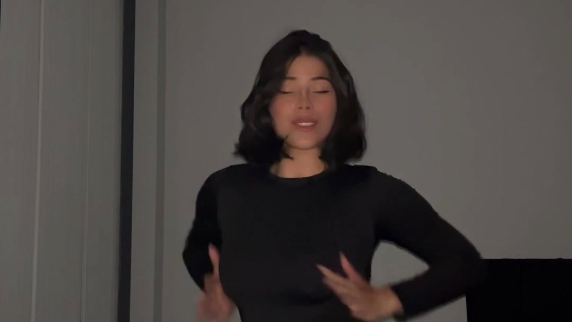 dancing - відео від вебкаммоделі LoaLuxury