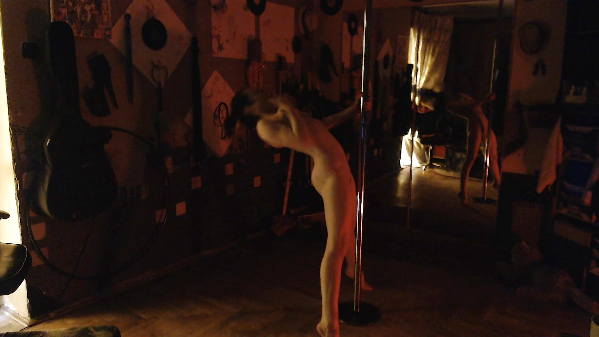 Naked pole dance training^^