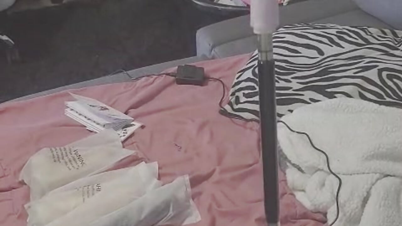 fuck machine - video by LadyHookzu cam model