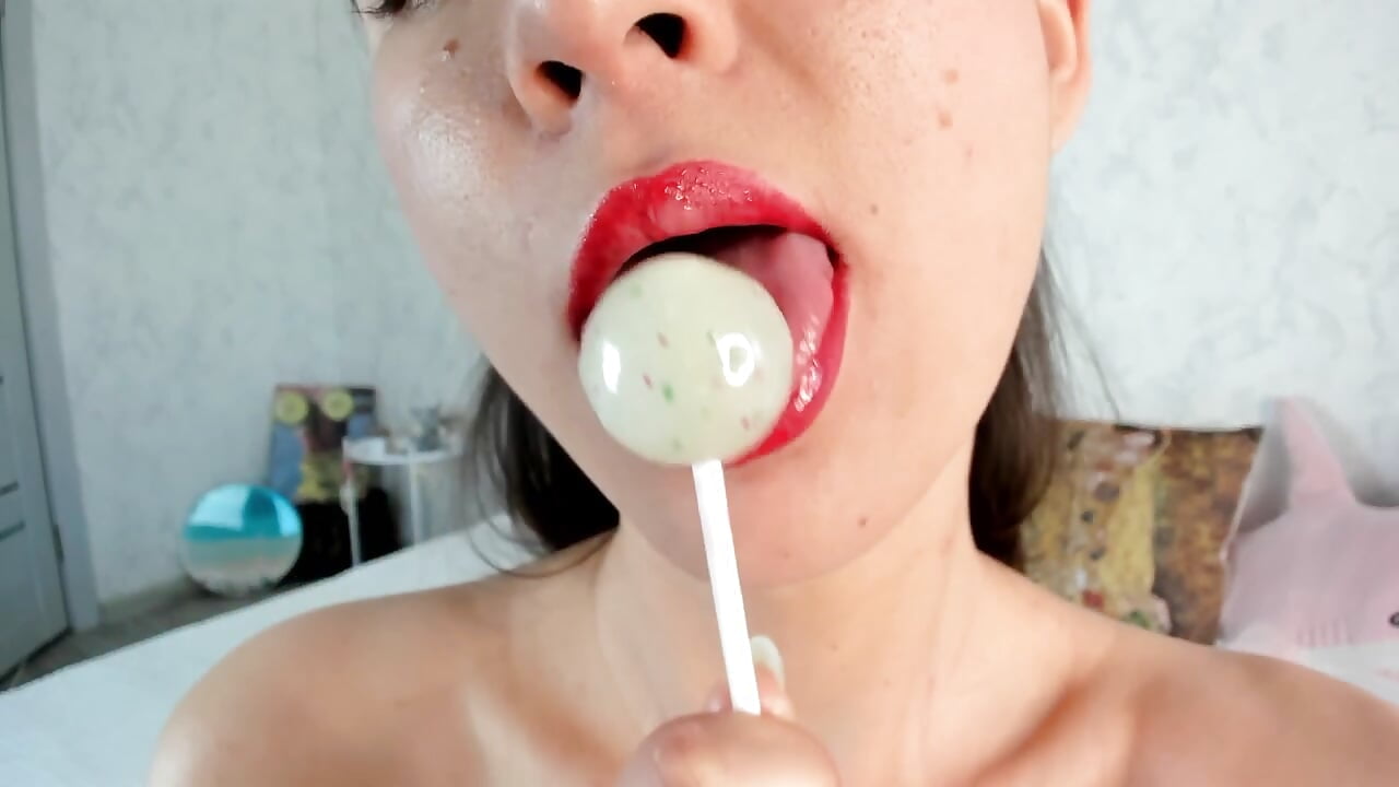 RED lips and lolipop - video by pretty_yong_cat cam model