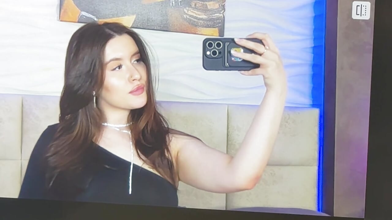 Done ✅ — filmik TrishaWinslet, modela(-lki) na kamerkach