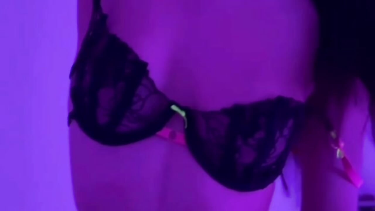 STRIPPER ON A POLE 💜