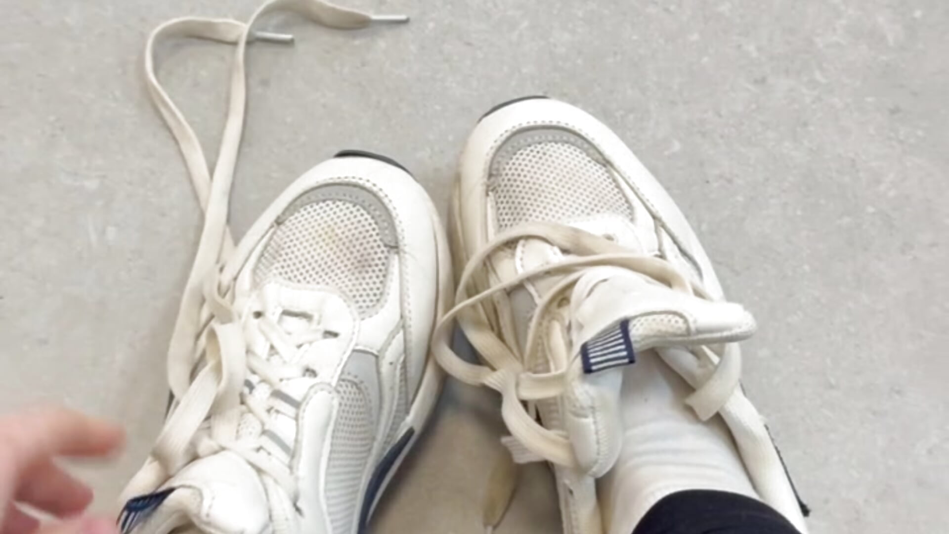 Take off my sneakers after gym)) - LylithSkye adlı kamera modelinin videosu