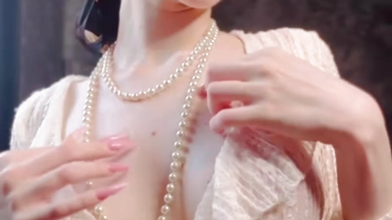 Pearl ASMR - vidéo du modèle de showcams Dearly_Emily