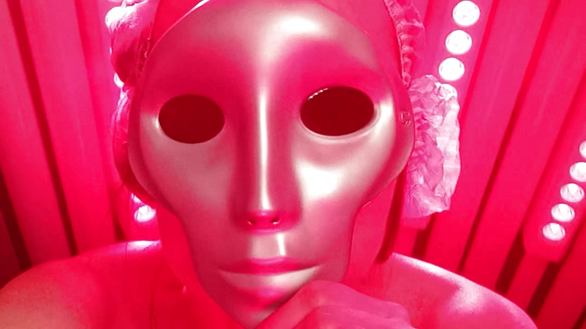 Tanning room - video by clementine_fox cam model