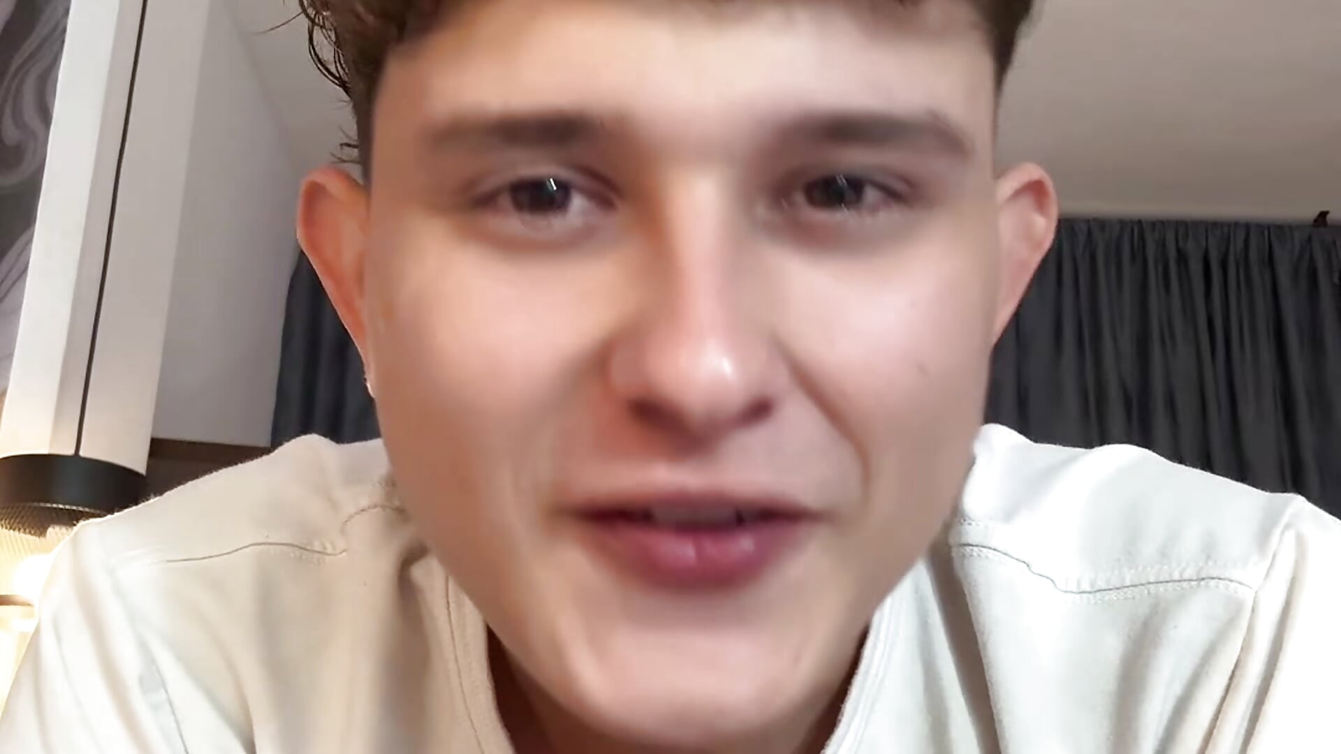 Sexy ? 😏 - วิดีโอโดย Nathan_Bluee โมเดลแคม