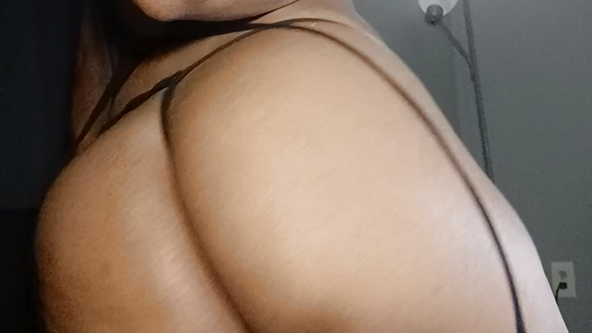 Twerking - video by MILFCandy cam model