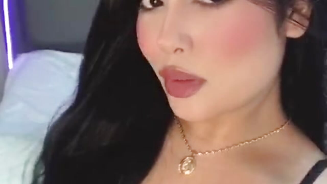 How can you have that sweet face ... and at the same time wake up so much desire to sin with you? — filmik emma_lye, modela(-lki) na kamerkach