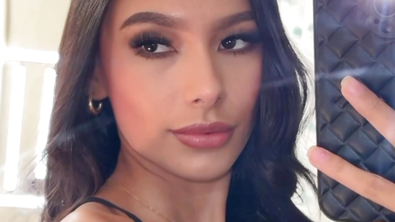 profile-intro-video-1722542158 – видео вебкам-модели RaffaellaTosi