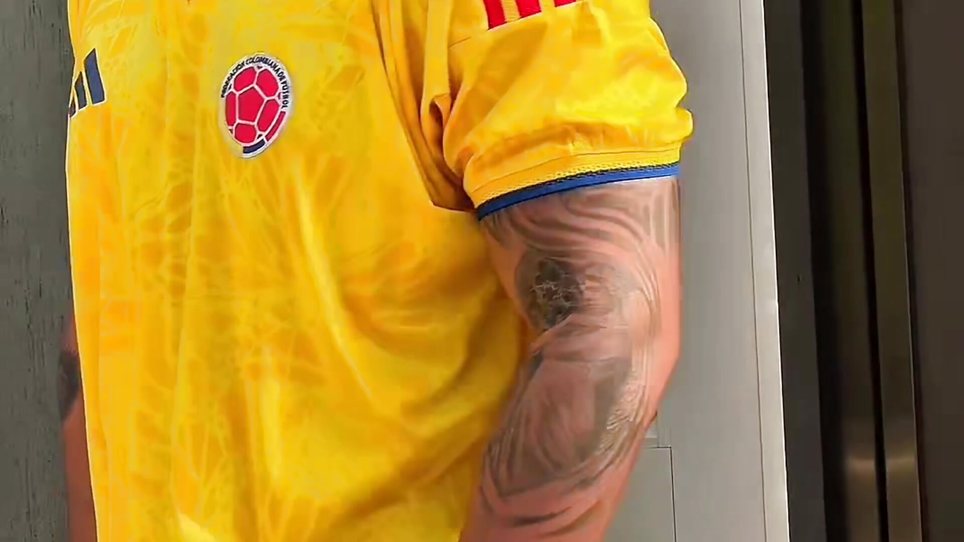 🇨🇴🦍 — filmik zaiin_diesel, modela(-lki) na kamerkach