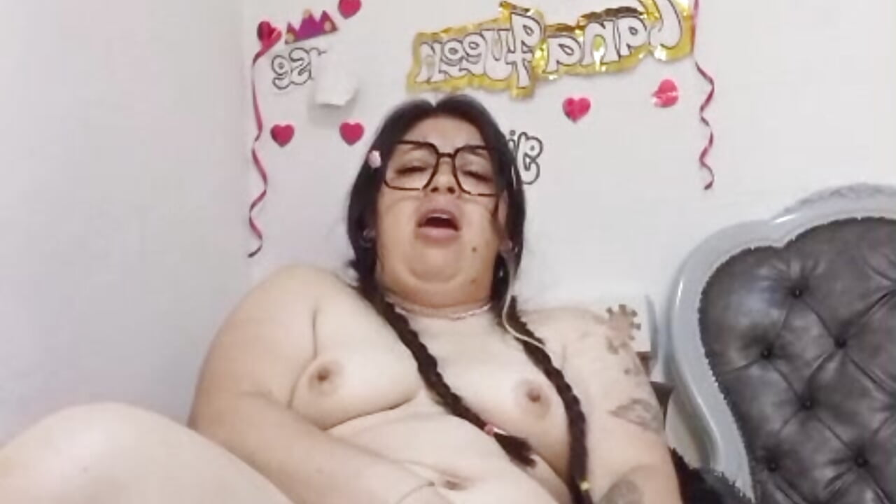 CUM HOT RIDE IN CHAIR TOY REALLY PERVERTED MOANS AND PUSSY  WET CREAM - video by lanaqueen699 cam model
