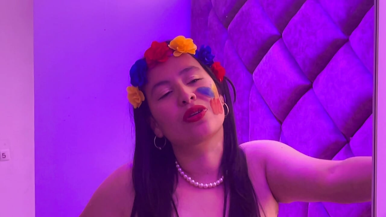 profile-intro-video-1783480573 - วิดีโอโดย NaomyPrinces โมเดลแคม
