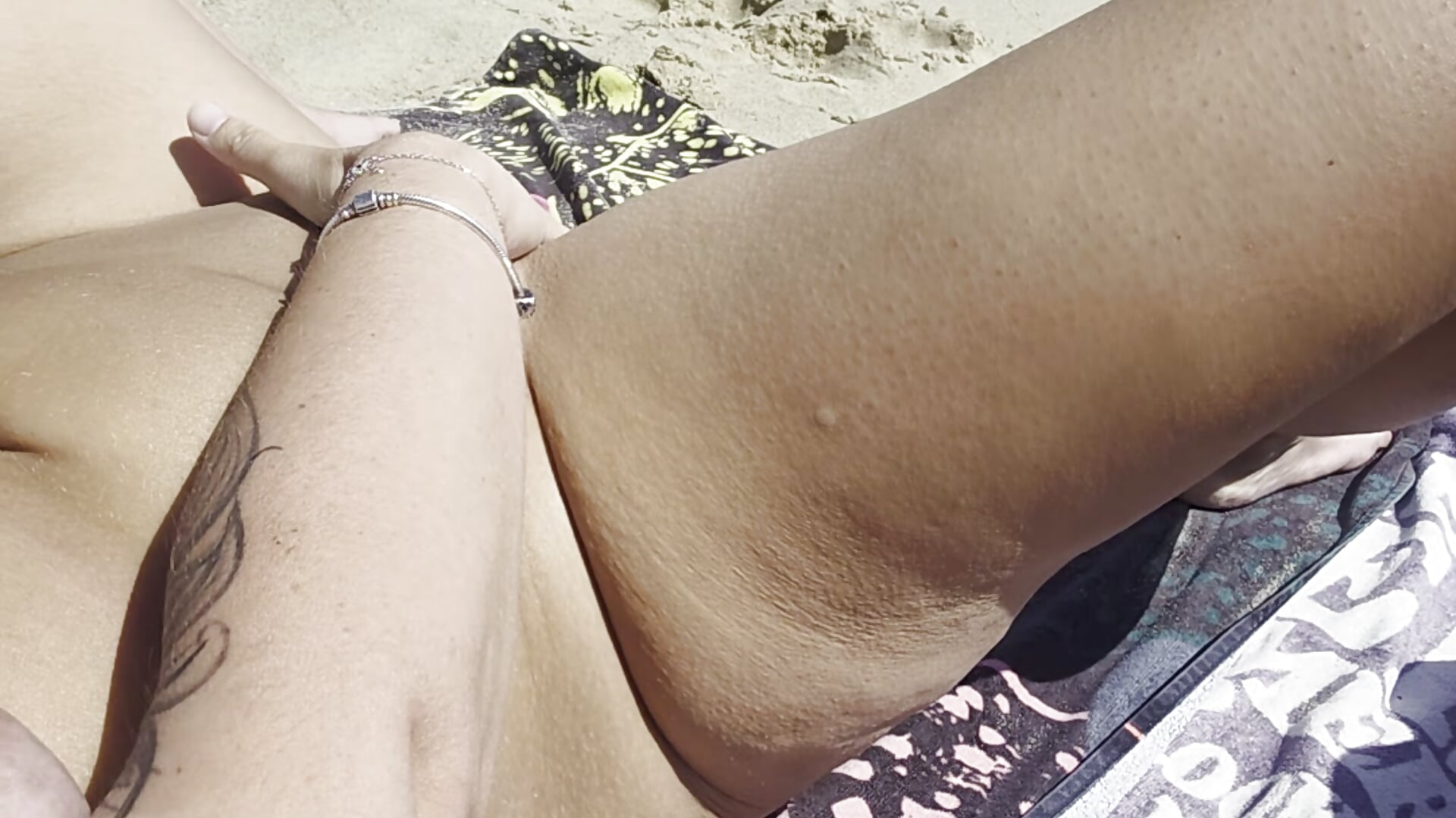 Je me caresse devant 1 voyeur qui se branle devant moi – video od webkamerové modelky Aphrodite-22