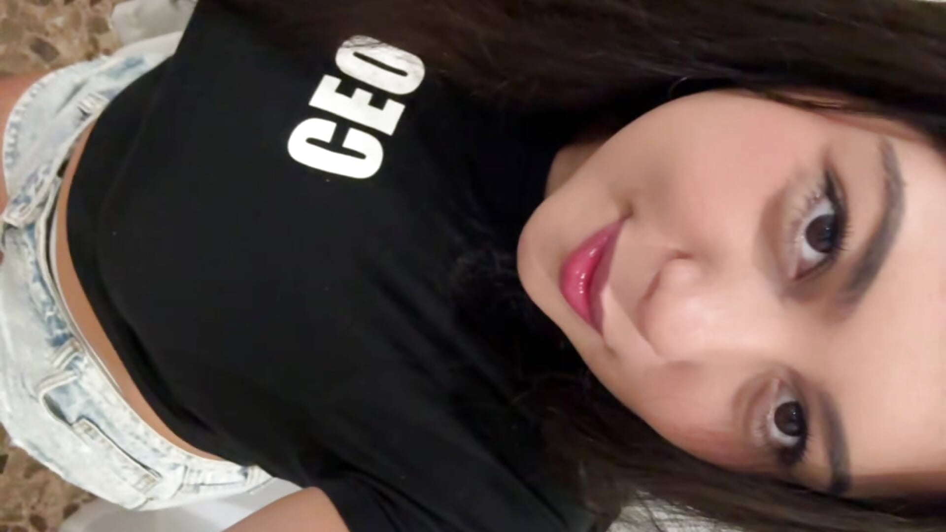 Kiss - βίντεο μοντέλου Maii_chan