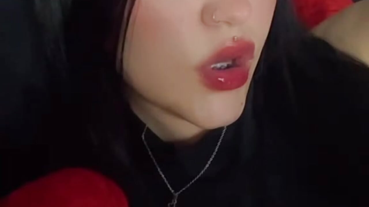 Flirt & Tease 💋🎀 — filmik Violettasquirt, modela(-lki) na kamerkach