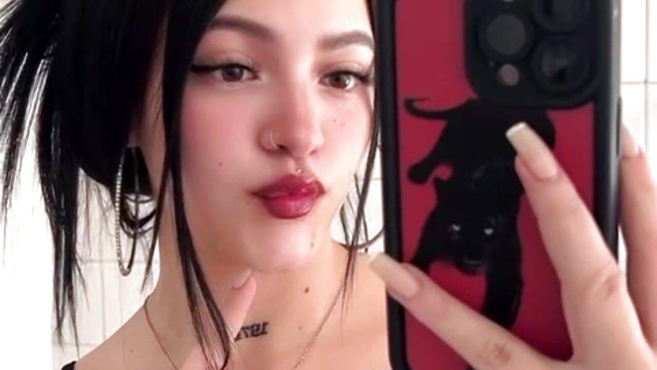 WhatsApp Video 2026-04-06 at 10,46,59 AM - วิดีโอโดย Violettasquirt โมเดลแคม