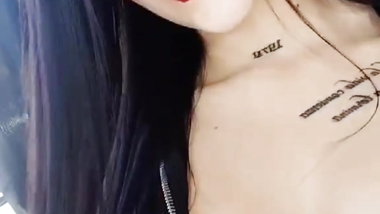 436520935_7711647482247195_7742711602132915322_n - video by Violettasquirt cam model