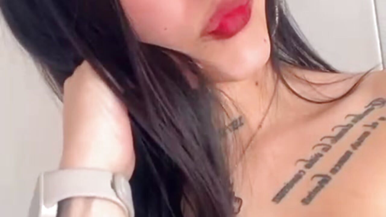 WhatsApp Video 2026-04-01 at 3,11,04 PM - vídeo de la modelo de cam Violettasquirt