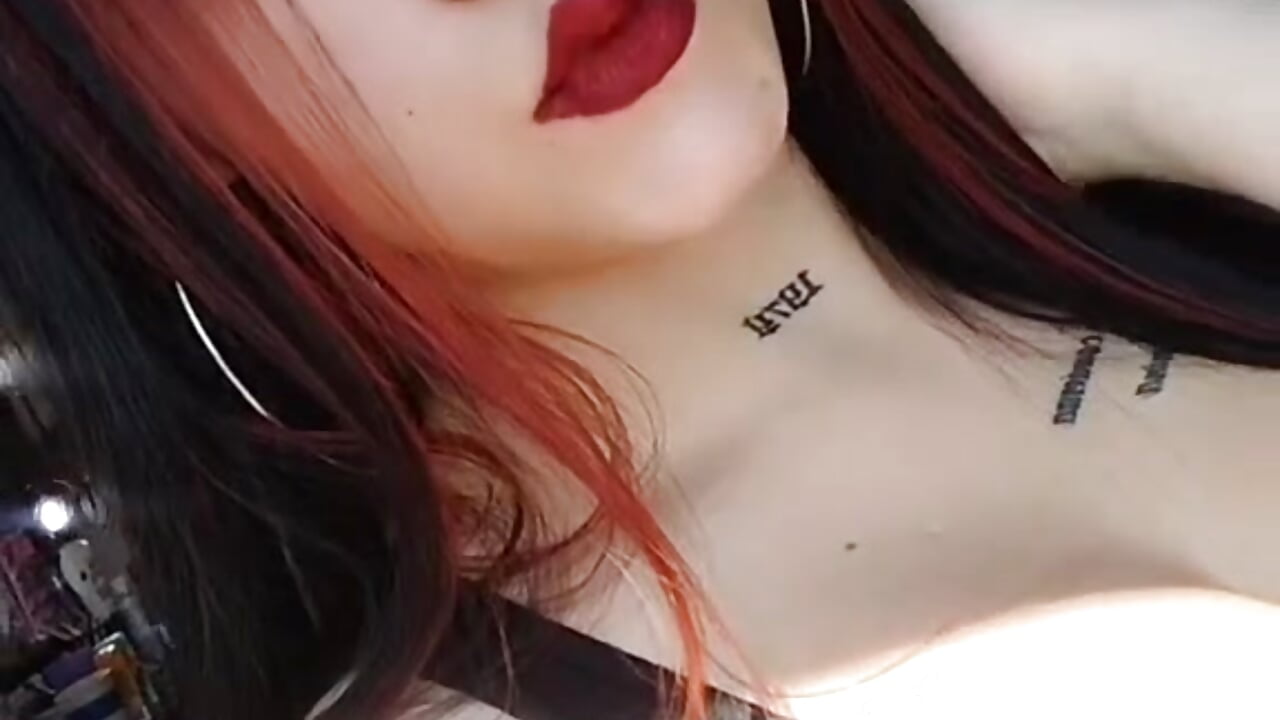 436565048_6865218360246995_8620895135303315664_n - video by Violettasquirt cam model